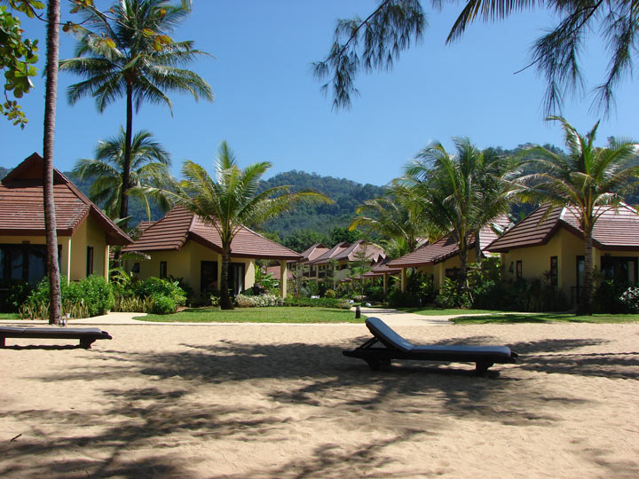 Nang Thong Beach Resort 2