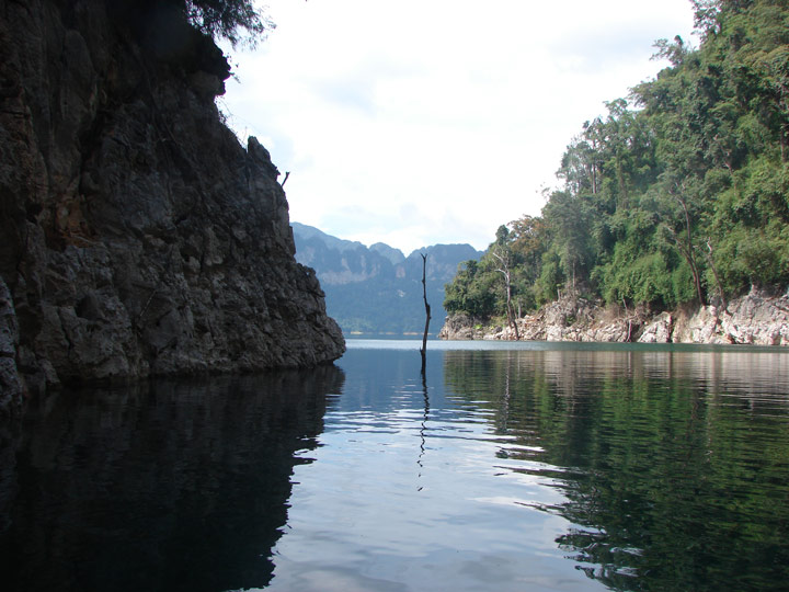 Auf dem Stausee im Khao Sok Nationalpark 