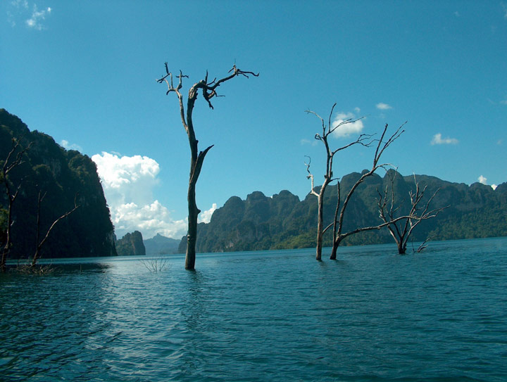 Auf dem Stausee im Khao Sok Nationalpark 
